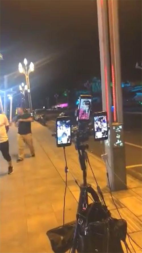 街头网红直播图片,聚焦现代都市生活新风尚