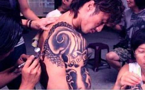 明星腿部纹身男,明星腿部纹身男生的独特风采