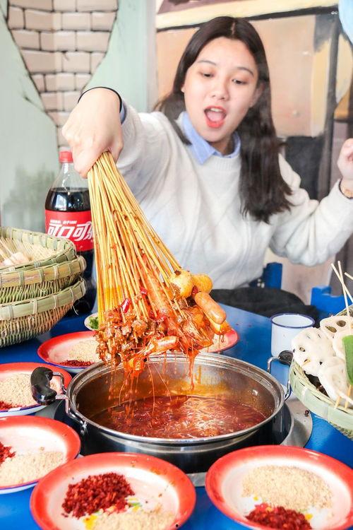 明星同款火锅串,火辣来袭，尽享美食盛宴！