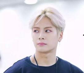 白发男明星丑,揭秘那位颜值逆天的白发男明星