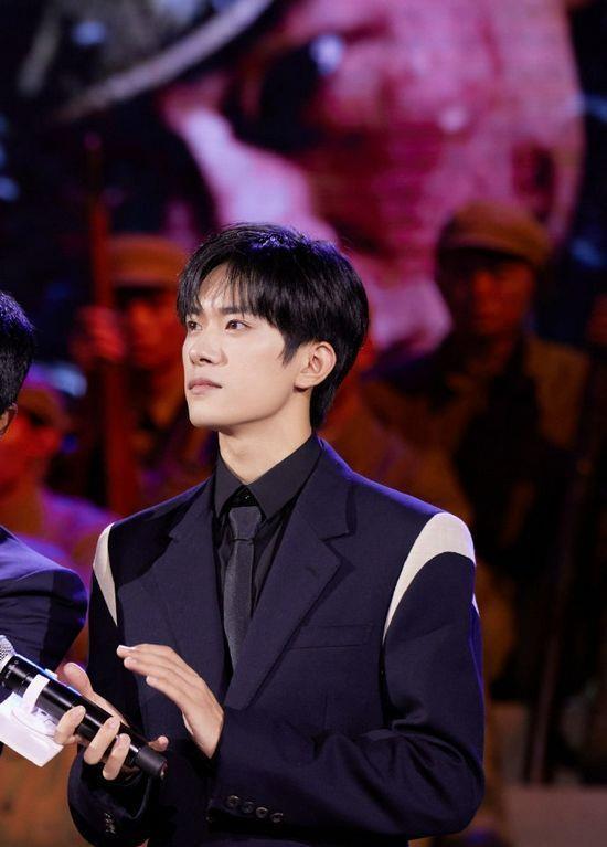 八卦圈爆料易烊千玺视频,八卦圈热议不断！