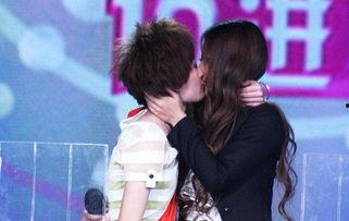 那些女明星是同性,那些勇敢出柜的女明星同性恋情