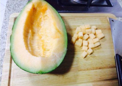 哈密瓜内皮怎么吃,探索哈密瓜内皮的美味食用方法