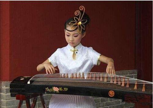 古筝老师啃大瓜图片