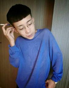 李世伦 网红,从网络红人到社会影响力者的蜕变之路”